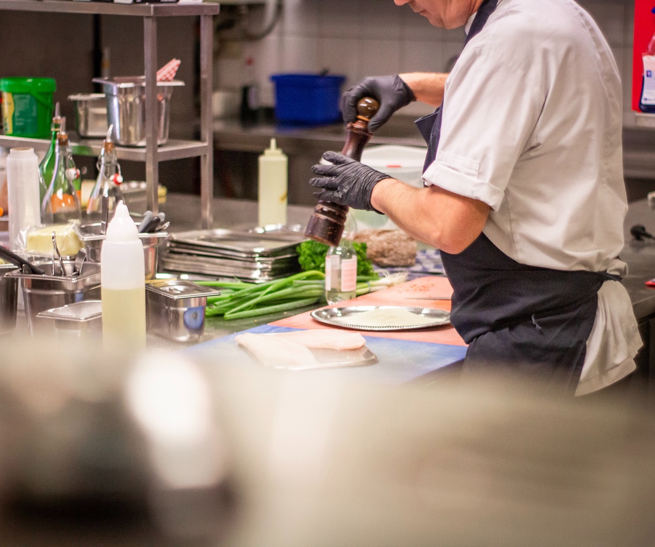 Jakie udogodnienia pomogą przyspieszyć pracę na kuchni w lokalach gastronomicznych?