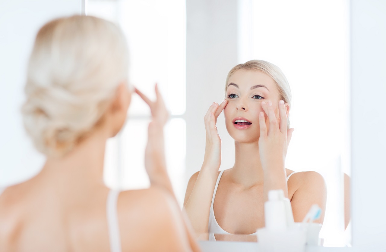 Hydrolat do twarzy – jakie ma działanie na naszą skórę?